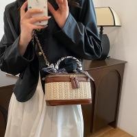 ราคา B191 กระเป๋าถือผู้หญิงสไตล์เกาหลี กระเป๋าสะพายข้าง กระเป๋าสาน มีผ้าพันคอไหม สายโซ่หนังแท้ ไม่เป็นสนิม ใส่เครื่องสำอางได้หลายอย่าง จัดส่งจากกรุงเทพฯ (23654864628)