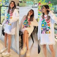 ราคา yu333 เดรสสั้นคอกลมแขนยาว ทรงปล่อย เพิ่มดีเทลแต่งลูกไม้ฉลุที่ปลายแขนและชายเสื้อ (24927404935)