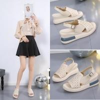 ราคา sale รองเท้าลำลอง รองเท้าแตะรัดส้นสำหรับผู้หญิง พื้นสูง 7 ซม ลายฉลุ ไซส์ 36 40 พร้อมส่งจากไทย (21804799073)