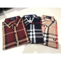 ราคา เสื้อเชิ้ตแขนสั้นเฟดเพอรี่ชายลายสก็อตผ้าดีมากๆสีครีมและกรมท่า (22239851820)