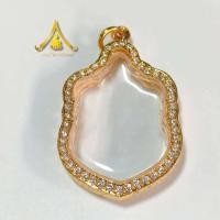 ราคา กรอบพระทรงเสมา 8 รอบ กรอบทองอิตาลี หน้าทองล้อมเพชร หลังแกะลายไทย ทรงเสมา 8 รอบ ใส่ได้ทุกเกจิ หลากหลายหลวงพ่อ (24704285259)