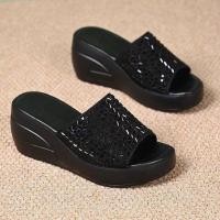 ราคา รองเท้าสลิปเปอร์ส้นตึกสำหรับผู้หญิงรองเท้าส้นตึกเปิดนิ้วเท้ารองเท้าลำลองแฟชั่นใส่ในบ้านกลางแจ้ง2025ใหม่สำหรับฤดูร้อน (24468905923)