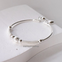 ราคา Siamonlineshop กำไลข้อมือสเตนเลส สตีล ผิวเงา สลับด้าน แบบเม็ดกลม ประดับด้วยจี้ เลือกสีได้ เงิน ทอง รุ่น siam silbra0033 กำไลข้อมือผู้หญิง (17964034938)