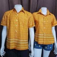 ราคา เสื้อเชิ้ตลายตะขอSสีเหลืองทองพร้อมส่งผ้าดีงานสวย เสื้อเชิ้ต ไม่อัดกาว ลายไทยสีเหลืองทองทรงผู้ชาย ลายไทยสีเหลืองทองทรงผู้หญิง (19447887210)