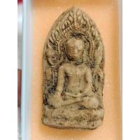 ราคา พระฤๅขง หรือ ฤๅโขง หรือ ลือโขง ซุ้มเรือนแก้ว กรุวัดกู่เหล็ก อ เมือง ลำพูน ซึ่งเป็นวัดร้างทางทิศตะวันออก ค้นพบพระพิมพ์ศิลปะพุกามผสมหริภุญไชยนี้เมื่อ พ ศ ๒๕๒๒ เรียกตามลักษณะพิมพ์พระและการเปรียบเทียบพุทธ