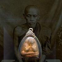 ราคา จี้พระ พระเครื่อง พระปิดตาหลวงพ่อแก้ว วัดเคลือวัลย์ เนื้อผงคลุกรักปิดทองเก่า เลี่ยมกรอบเงินเก่า พุทธคุณ ปกป้องคุ้มครองป้องกันภัย ขนาด3 0 3 5ซม (17382808199)