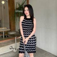 ราคา MesubShop มินิเดรส ทรงคอกลมแขนกุด ผ้าไหมพรมถัก ทอลายสลับสี เนื้อผ้ายืดตามตัว รุ่น โซจู (22794986045)