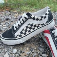 ราคา รองเท้าผ้าใบทรง vans งานไทย ยี่ห้อ LEO รุ่นE8 รองเท้าผ้าใบผู้ชายผู้หญิง ของแท้ พร้อมส่ง (20478793394)
