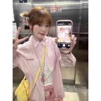ราคา เสื้อเชิ้ตแขนยาวลายทางสีชมพูสำหรับผู้หญิง ทรงหลวม ดีไซน์ดอกไม้ปัก 3 มิติ สไตล์ใหม่ เสื้อเชิ้ตแขนยาวคลุมไหล่ (24839375926)