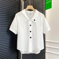 ราคา เสื้อเชิ้ตแขนสั้นผ้าฝ้ายสีขาวทรงหลวมสไตล์เกาหลีสำหรับผู้หญิงในฤดูร้อน ดีไซน์ปักลายหัวใจ ทรงหลวม ไซส์ใหญ่ (23465577725)