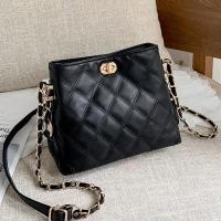 ราคา PIYU กระเป๋าผู้หญิง กระเป๋าสะพายข้าง สายโซ่ดีไซน์สวย กระเป๋าไหล่หนังที่สไตล์ (24669408733)