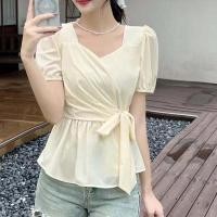 ราคา เสื้อเชิ้ตแขนสั้นผู้หญิง แฟชั่น 2025 ฤดูร้อน ใหม่ ด้านข้าง โบว์ผูก รัดเอว กระชับสัดส่วน ปกปิดหน้าท้อง ลดอายุ เสื้อตัวบน (24894437134)