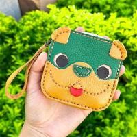 ราคา กระเป๋าสตางค์รูปหมาปั๊กน่ารัก กระเป๋าตังค์หนังวัวแท้ใบสั้น สำหรับใส่เหรียญ แบงค์ บัตร ตัดเย็บอย่างดีทนทาน ใช้ได้ทั้งผู้หญิงผู้ชาย ซิป YKK (22688325360)