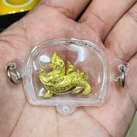 ราคา สิงห์ตะปบ เหยื่อเนื้อกะไหล่ทองแท้ หลวงพ่อเดิม เลี่ยมพัดสติ๊กกันน้ำพร้อมห่วงห้อยสองห่วง (15566157147)