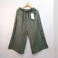 ราคา กางเกงผู้หญิง กางเกง5ส่วน กางเกงขาบาน แต่งกระดุมข้าง ผ้าฝ้ายผสม ใส่สบาย A82 (24438364605)