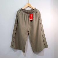 ราคา กางเกงผู้หญิง กางเกง5ส่วน กางเกงขาบาน แต่งกระดุมข้าง ผ้าฝ้ายผสม ใส่สบาย A82 (24579372146)