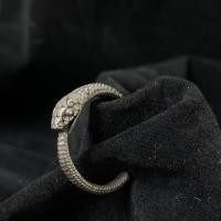 ราคา ยอดฮิต แหวนพญางูกินหาง เนื้อเงินขัดโบราณ ขนาดปรับไซส์ได้ เป็นเครื่องรางประดับแบบโบราณ ใส่เสริมโชคลาภเงินทอง 69 (18652761223)