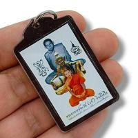 ราคา พระอาจารย์แจ้ วัดน้อมประชาสรรค์ รูปถ่ายด้านหลังเป็นหลวงพ่อกวยและพ่อปู่เพชร เลี่ยมกรอบกันน้ำอย่างดีพร้อมห้อยบูชา (19124326291)