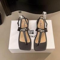 ราคา J H พร้อมส่ง LT 223 2 รองเท้าแตะแฟชั่น ดีเทลตัวอักษร มีสายรัด สไตล์เรียบหรู พื้นแบน ทรงสวยสำหรับผู้หญิง (24979405668)