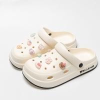 ราคา รองเท้าแตะแบบมีส้นสำหรับผู้หญิงในช่วงฤดูร้อนปี 2024 สวมใส่สบาย ยางกันลื่น สวมใส่สบาย พื้นรองเท้าแบบหนา รองเท้าแตะแบบมีส้น EVA รองเท้าแตะแบบมีส้น (24483262152)