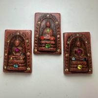 ราคา ชุดพระแก้วมรกตทรง3ฤดูเนื้อผงประดับพลอยหลังตราครุฑ (24719389304)