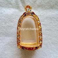 ราคา แถมแหนบ ตลับพระ ตลับเงิน กรอบพระ ใส่พระคงลำพูน พระรูปหล่อขนาดใกล้เคียง ชุบทองลงยาคละสี (22851231206)