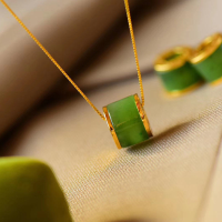 ราคา สร้อยคอจี้ทรงกลมหยก Hetian ธรรมชาติทอง18K สำหรับผู้หญิง (17061450295)