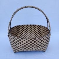 ราคา กระเช้าสานเส้นพลาสติก ตะกร้าสานเส้นพลาสติก ตระกร้าสานเส้นพลาสติก ทรงวงรี ที่จับโครงลวดขนาดใหญ่ และเล็ก (21728771910)