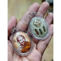 ราคา ล็อกเก็ตฉากสีส้ม หลวงปู่หงษ์ พรหมปัญโญ ด้านหลังบรรจุมวลสารและสาริกาฝังตะกรุด บูชาพุทธคุณครบเครื่อง (23023696455)