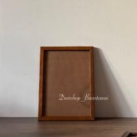 ราคา มี2สี กรอบรูป กรอบรูปไม้สักแท้ ขนาด A4 แบบแขวน ราคาอันละ 169 ทำจากไม้สักแท้ ไม้แก่ คุณภาพดี ผลิตจากไม้เก่า คงไว้ด้วยลวดลาย และลายไม้ สวยงาม ใช้งานได้คงทน แข็งแรง (15657210405)