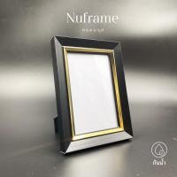 ราคา กรอบรูป กรอบรูปพร้อมประกอบภาพ ขนาด4x6 5x7 6x8 A5 8x10 A4 8x12 กรอบรูปสีขาวขอบเส้นทองด้านหน้ามีกระจกหน้าตัวแขวนพร้อมขาตั้ง กรอบรูปโมเดิล กรอบรูป (16571773226)