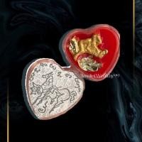 ราคา สีผึ้ง ม้าเสพนาง ตำรับ ครูบาวัง พรหมเสโน วัดบ้านเด่น เสริมเสน่ห์ เมตตา พร้อมของแถมทุกชิ้น (21055270759)