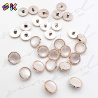 ราคา somkid กระดุมมุก เนื้อพลาสติก ชุบสีทองนาคหรือสีพิ้งโกล มีขาสอยก้นขนาด 17mm 28L 22mm 34L (16425745614)