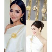 ราคา เครื่องประดับชุดไทย สังวาลย์โลหะ พร้อมด้วยเข็มกลัด 1 เซต เข็มกลัดแบบสุ่มลาย (11637621430)