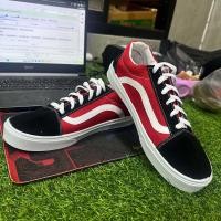 ราคา รองเท้าผ้าใบ ลีโอ แวนV1 มีสีดำขาว สีดำล้วน ดำแดง ขยาด37 45 (19765304456)