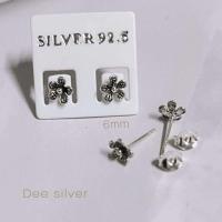 ราคา ต่างหู รมดำ เงินแท้925 1คู่ ลายดอกไม้ (23257041603)