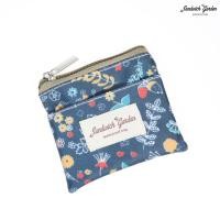 ราคา กระเป๋าใส่เหรียญมีซิปปิด มีช่องเสียบบัตรด้านหน้า และด้านหลัง มีหลายลายให้เลือก วัสดุผ้าเคลือบกันน้ำแบบเนื้อด้าน แบรนด์ Sandwich Garden กว้าง 10 0 เซนติเมตร สูง 8 0 เซนติเมตร (24762709554)