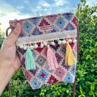 ราคา กระเป๋าสะพายข้าง พื้นเมือง งานผ้าทอ ลายอัพเดต กระเป๋าผ้าทอ กระเป๋าผ้า โบฮีเมี่ยน แต่งพู่ กระเป๋าสะพาย ขายส่ง (13258736525)