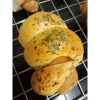 ราคา ขนมปังไส้กรอกไก่อย่างดี งาดำและพาสลี่ย์จัมโบ้ ขนมปังนุ่มหอมเนยอร่อยลงตัว อบสดใหม่ตามออเดอร์ทุกวัน (17935045707)