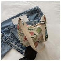 ราคา กระเป๋าผ้าลายดอกไม้ขนาดใหญ่แฟชั่นสำหรับผู้หญิง กระเป๋าสะพายข้างแบบผูกไหล่ข้างเดียวสีบล็อก กระเป๋าสะพายข้างสไตล์ใหม่ปี 2024 (24716128275)