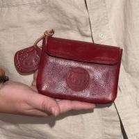 ราคา กระเป๋าสตางค์หนังสีแดงขนาดเล็ก กระเป๋าใส่เอกสารแบบพกพาสะดวก กระเป๋าสตางค์ผู้หญิง กระเป๋าสตางค์หนัง PU ทรงสั้น สไตล์เกาหลี (24765522738)