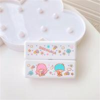 ราคา ღ Sanrio กล่องยาขนาดเล็ก Kuromi My Melody Cinnamoroll Hello Kitty Mini 7 Grid Magnet Sub Packing Storage Box For Business Week Sub Packing (24460184523)