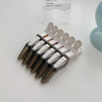 ราคา กิ๊ฟหนีบผม ปากจระเข้ ยาว11cm มี6ชิ้น ต่อแพ็ค คลิป กิฟ ติดผม ทำผม หนีบผม กิ๊บ ใช้แบ่งผม ร้านเสริมสวย ร้านตัดผม ใช้ (17900776584)