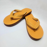 ราคา รองเท้าแตะสำหรับพระสงฆ์ รองเท้าหูคีบสีเหลือง ตราช้างคู่ลีวัฒนา พื้นหนา ใส่ทน เบาสบาย (21511055254)