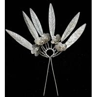 ราคา ปิ่นปักผมชุดไทย ปิ่นใบไม้ไหว ปิ่นรำเซิ้ง ปิ่นระบำใต้ ปิ่นใบไม้ไหว งานสังกะสีทำมือตีลาย ความสูงจากปลายใบถึงก้าน 7 นิ้ว จากปลายใบถึงสปริง 4 5นิ้ว ความกว้างใบ 1 5 cm (11830650592)