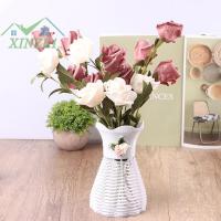 ราคา XZ แจกันดอกไม้ที่ทันสมัยสีขาวสีชมพูแจกันพลาสติกสีฟ้าดอกไม้ตะกร้า Nordic Home Living Room ตกแต่งประดับดอกไม้ (24491468927)