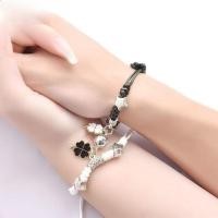 ราคา 1 คู่ สร้อยข้อมือ คู่รัก คู่กัน สร้อยคู่ แม่เหล็กดูดสร้อยข้อมือ ของขวัญ ปัจฉิม วันเกิด วาเลนไทน์ (24969277914)