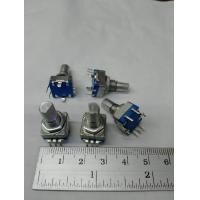 ราคา โรตารี่ สวิทช์ 5ขา มีเกลียวแกนผ่าครึ่งวงกลม แพ็ค1ตัว หมุนรอบตัว สีฟ้า มีสเต็ปหมุนกิ๊กๆๆ ใช้แกนเป็นสวิทช์กด นิยมใช้ปรับวิทยุ ไมโครเวป และงานอื่นๆ วอลลุ่มหมุนรอบตัวมีสวิทช์ Rotary Switch Rotary Switches