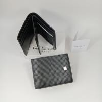 ราคา Guy Laroche กระเป๋าสตางค์ผู้ชายใบสั้น มีลิ้นกลาง สีดำ หนังอัดลายจุด โลโก้GLจุดเงินพื้นดำ หนังแท้ (24396404555)