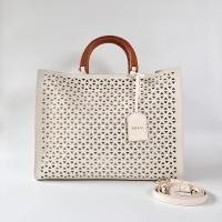 ราคา กระเป๋าราตรี ใบใหญ่ ลายฉลุ แถมสายยาวปรับประดับได้ 705 (24553853381)